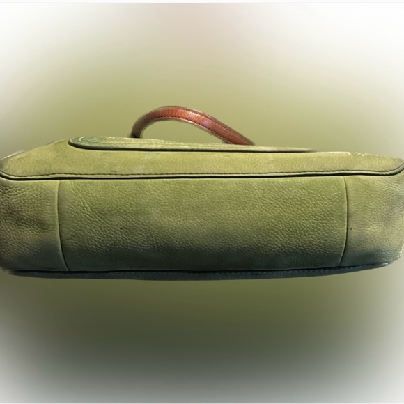 COACH Green Suede Chelsea Handbag. - Picture 4 of 7